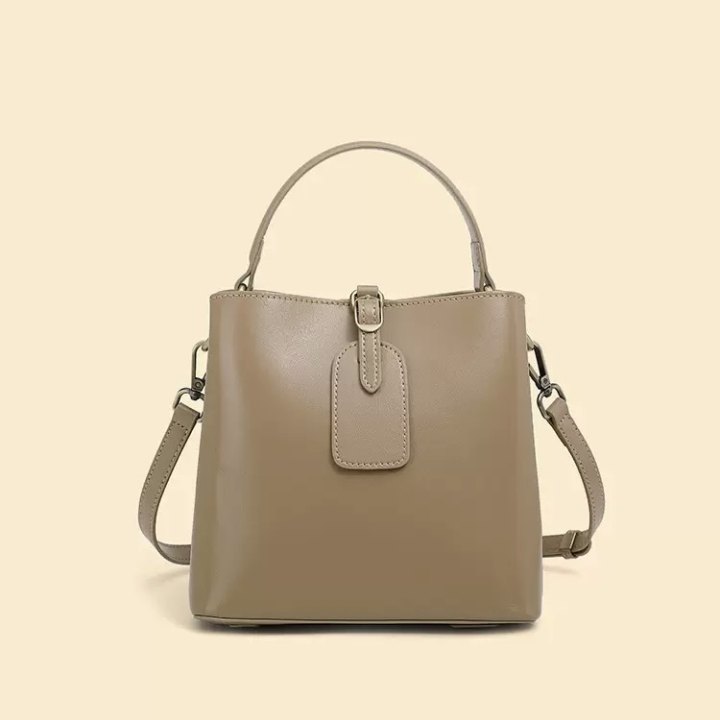 Stor axelväska i äkta läder för kvinnor